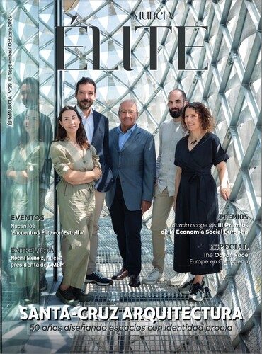 Portada de la Revista Élite Murcia en el número 29. Fotografía realizada por María José Puche de RojoLover